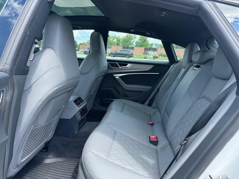 Audi S7 Vehicle Full-screen Gallery Image 11