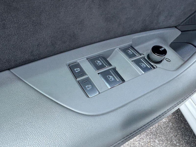 Audi S7 Vehicle Full-screen Gallery Image 19