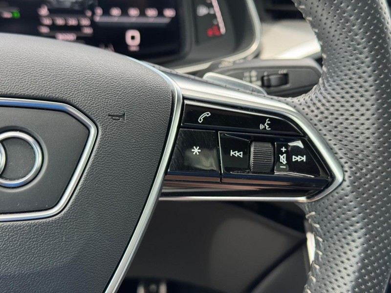 Audi S7 Vehicle Full-screen Gallery Image 23