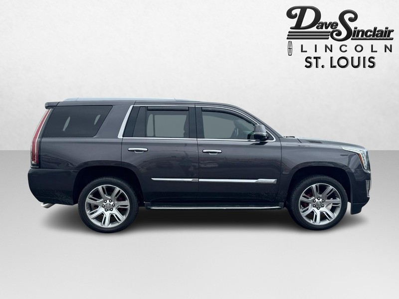 Cadillac Escalade Vehicle Full-screen Gallery Image 04