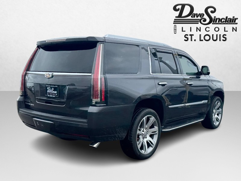 Cadillac Escalade Vehicle Full-screen Gallery Image 05
