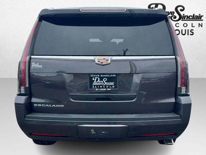 Cadillac Escalade Vehicle Full-screen Gallery Image 06