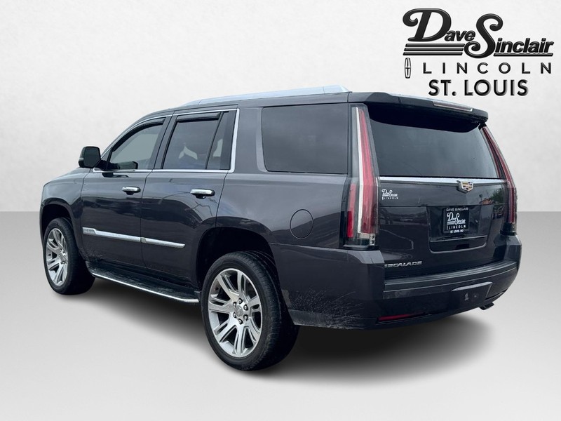 Cadillac Escalade Vehicle Full-screen Gallery Image 07