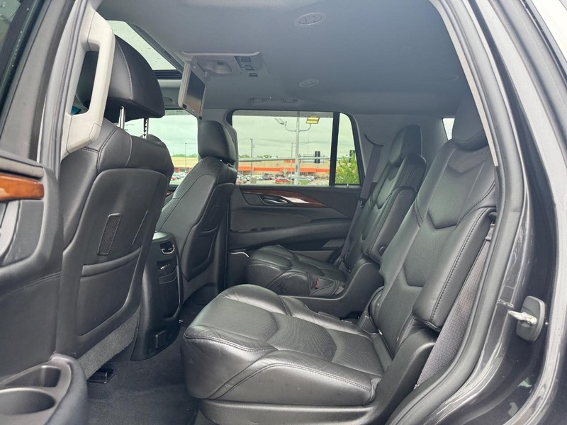 Cadillac Escalade Vehicle Full-screen Gallery Image 11