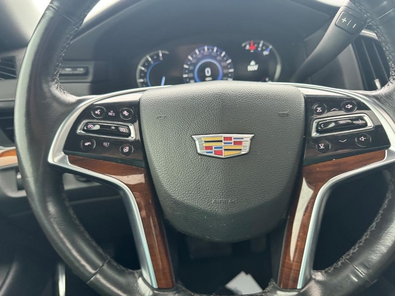 Cadillac Escalade Vehicle Full-screen Gallery Image 23