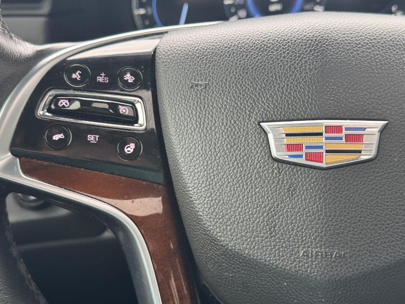 Cadillac Escalade Vehicle Full-screen Gallery Image 24