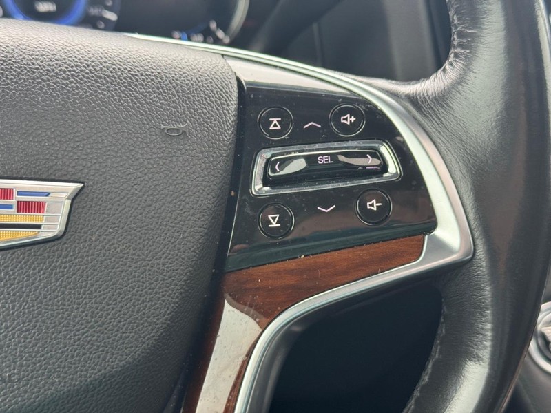 Cadillac Escalade Vehicle Full-screen Gallery Image 25