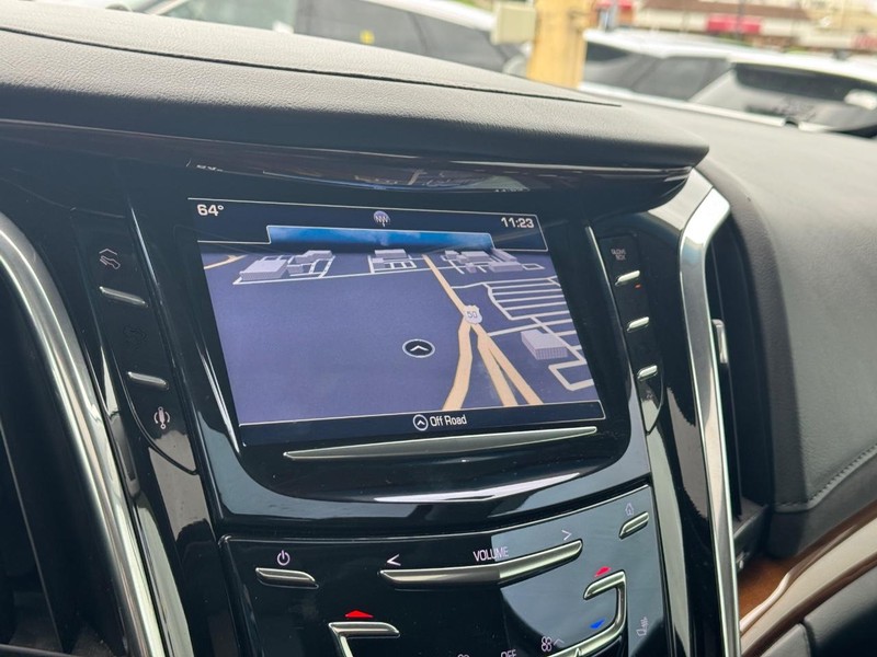 Cadillac Escalade Vehicle Full-screen Gallery Image 26