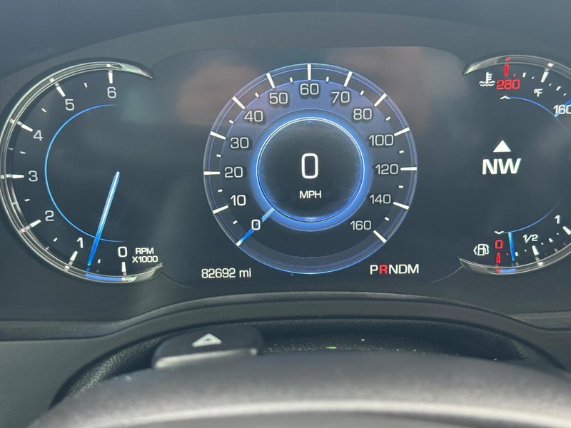 Cadillac Escalade Vehicle Full-screen Gallery Image 29