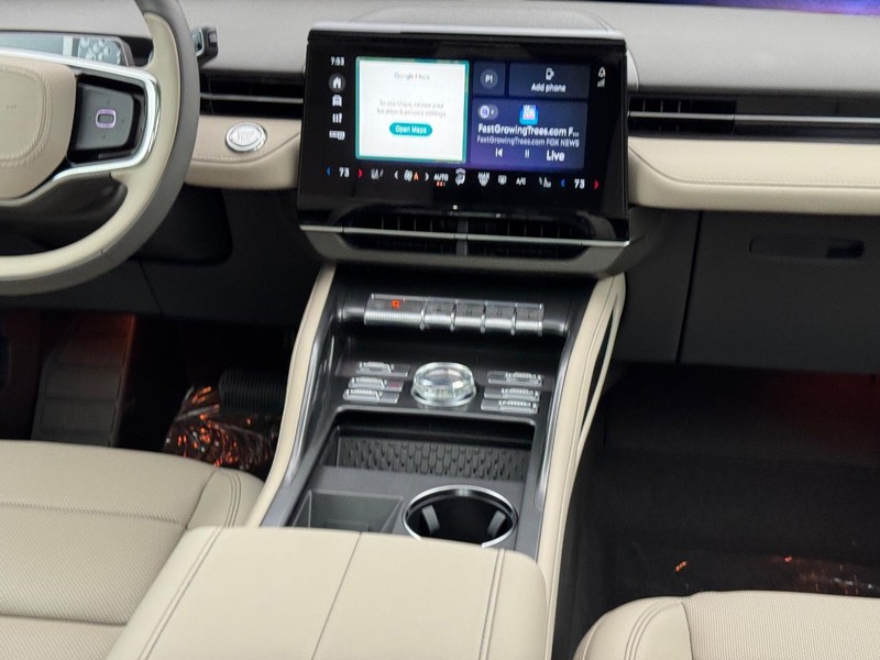 Lincoln Nautilus Vehicle Full-screen Gallery Image 17