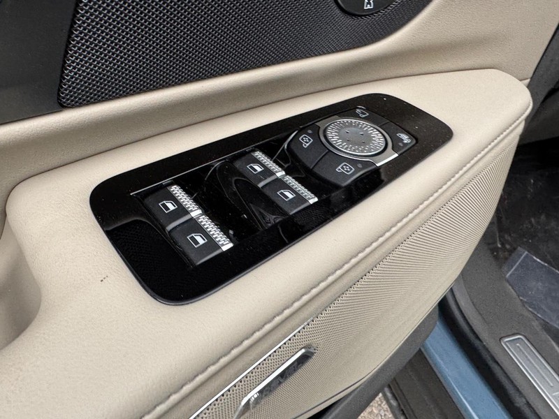 Lincoln Nautilus Vehicle Full-screen Gallery Image 19