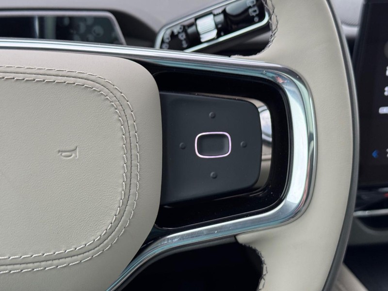Lincoln Nautilus Vehicle Full-screen Gallery Image 23