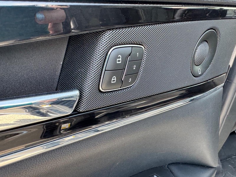 Lincoln Nautilus Vehicle Full-screen Gallery Image 19