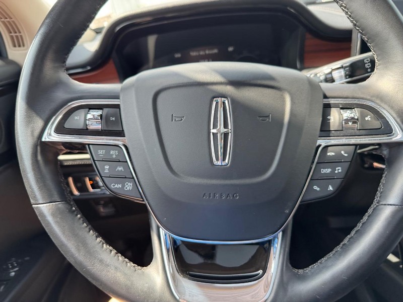 Lincoln Nautilus Vehicle Full-screen Gallery Image 20