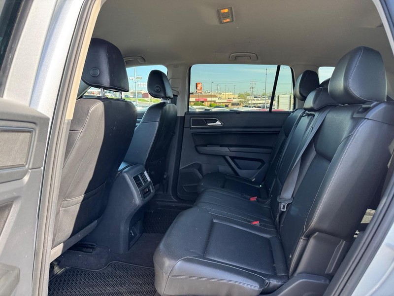 Volkswagen Atlas Vehicle Full-screen Gallery Image 10