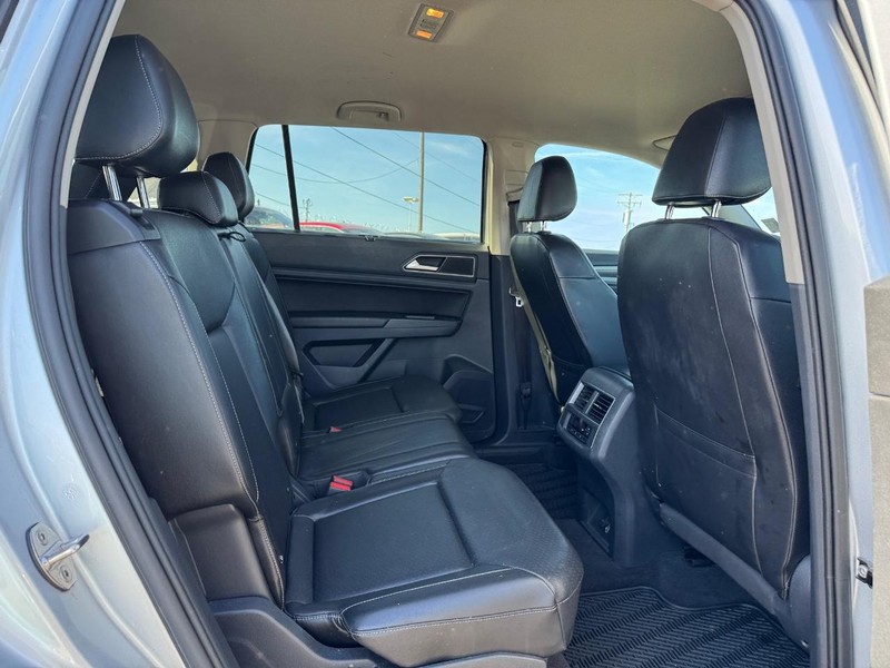 Volkswagen Atlas Vehicle Full-screen Gallery Image 11