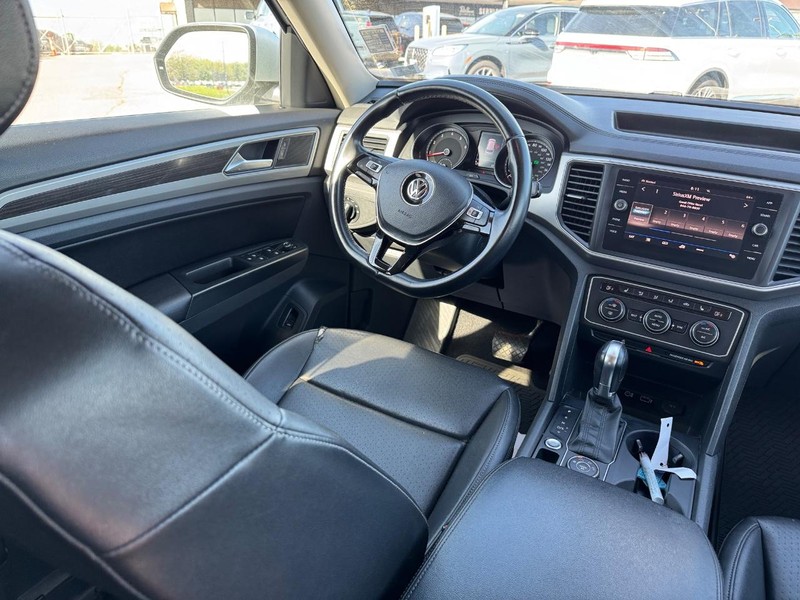 Volkswagen Atlas Vehicle Full-screen Gallery Image 12