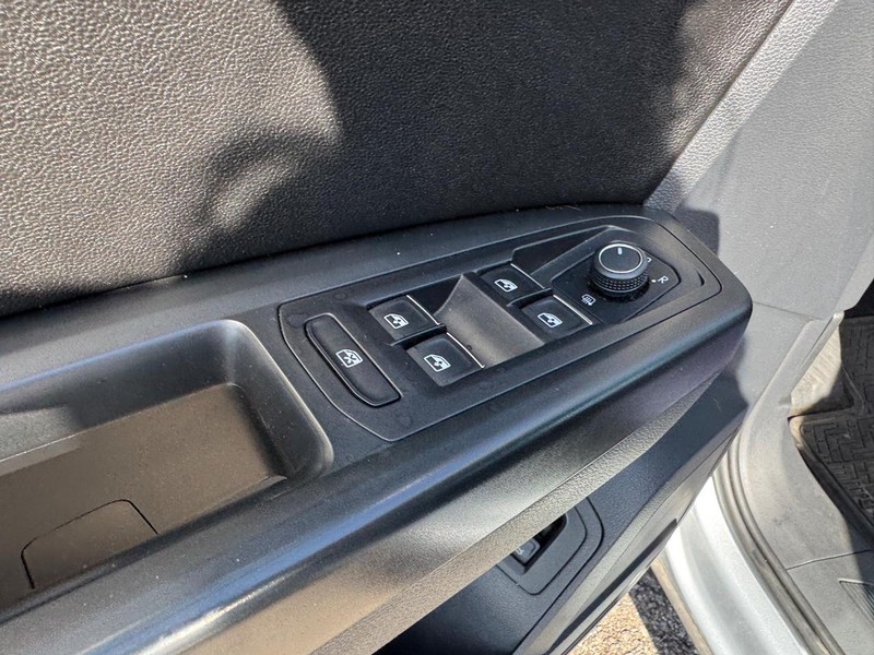 Volkswagen Atlas Vehicle Full-screen Gallery Image 16