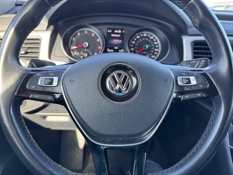 Volkswagen Atlas Vehicle Full-screen Gallery Image 17