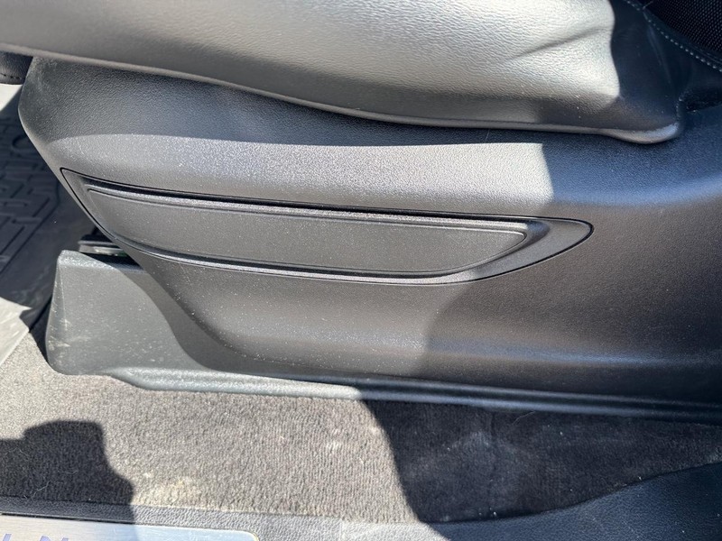 Lincoln Navigator Vehicle Full-screen Gallery Image 19