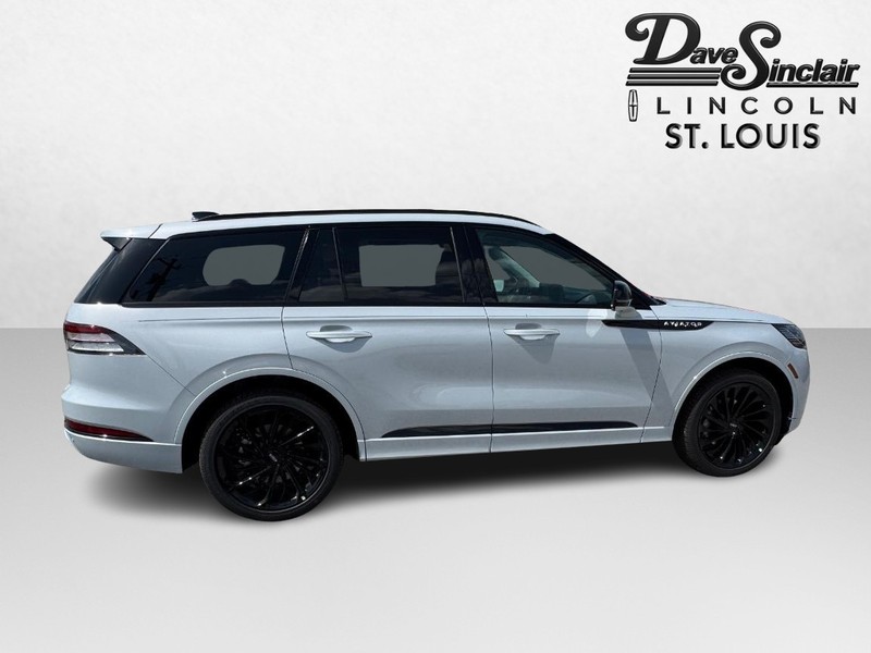 Lincoln Aviator Vehicle Full-screen Gallery Image 04