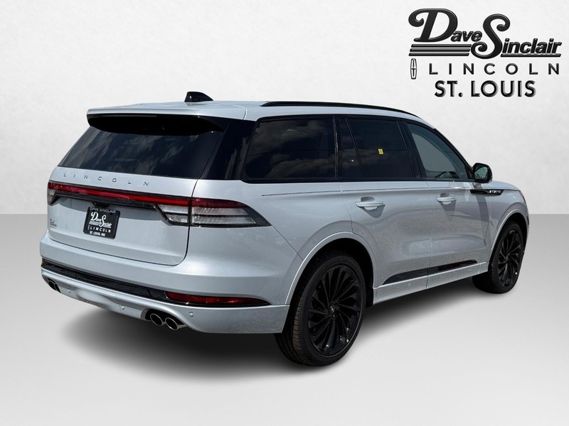 Lincoln Aviator Vehicle Full-screen Gallery Image 05