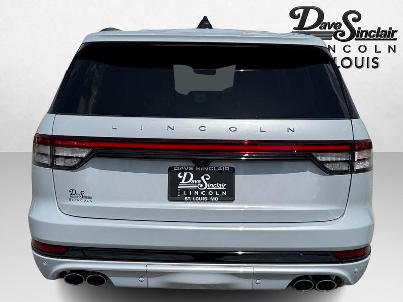Lincoln Aviator Vehicle Full-screen Gallery Image 06