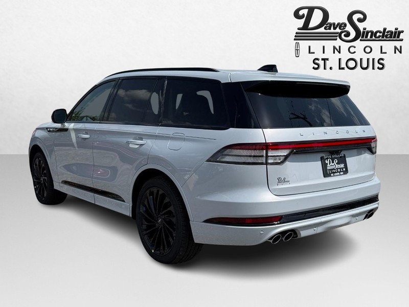 Lincoln Aviator Vehicle Full-screen Gallery Image 07