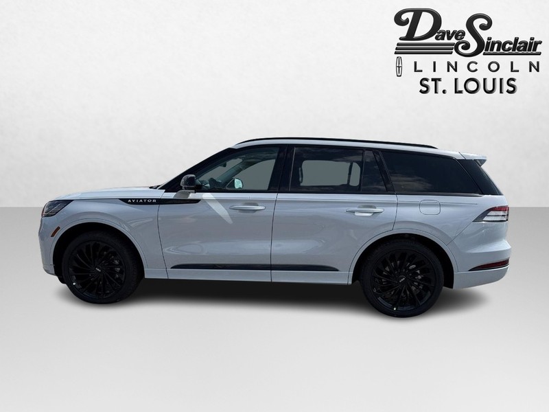 Lincoln Aviator Vehicle Full-screen Gallery Image 09