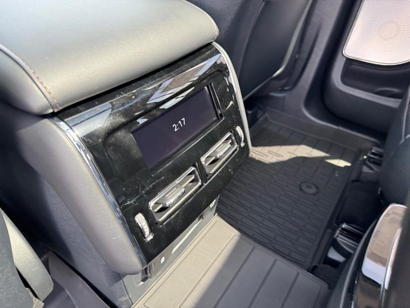 Lincoln Aviator Vehicle Full-screen Gallery Image 14