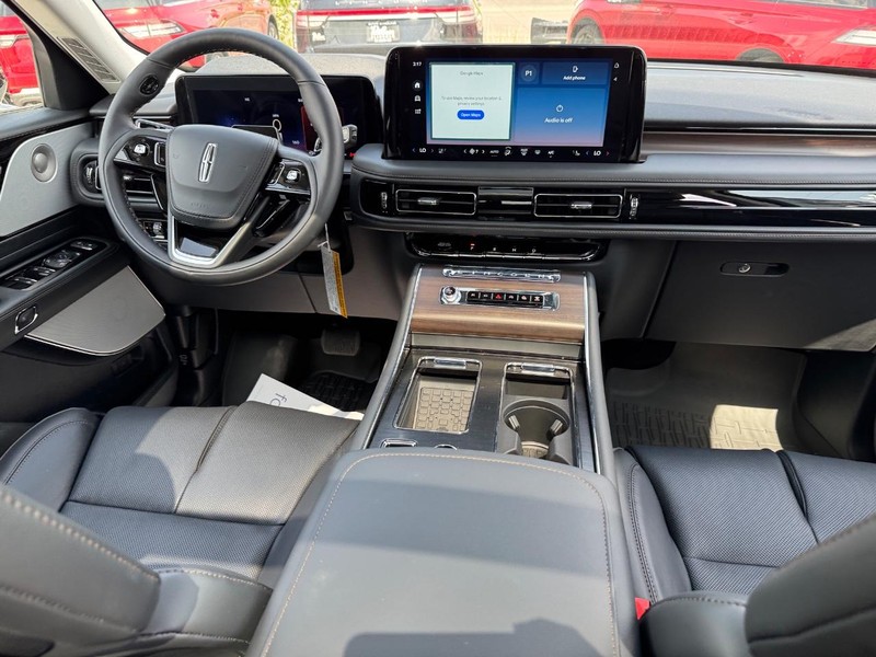 Lincoln Aviator Vehicle Full-screen Gallery Image 18
