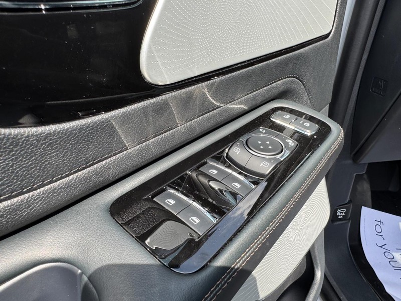 Lincoln Aviator Vehicle Full-screen Gallery Image 21