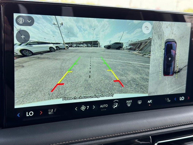 Lincoln Aviator Vehicle Full-screen Gallery Image 27