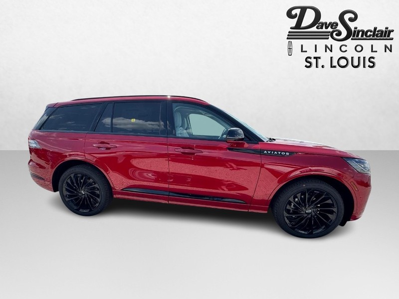 Lincoln Aviator Vehicle Full-screen Gallery Image 04