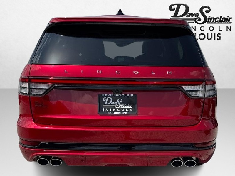 Lincoln Aviator Vehicle Full-screen Gallery Image 06
