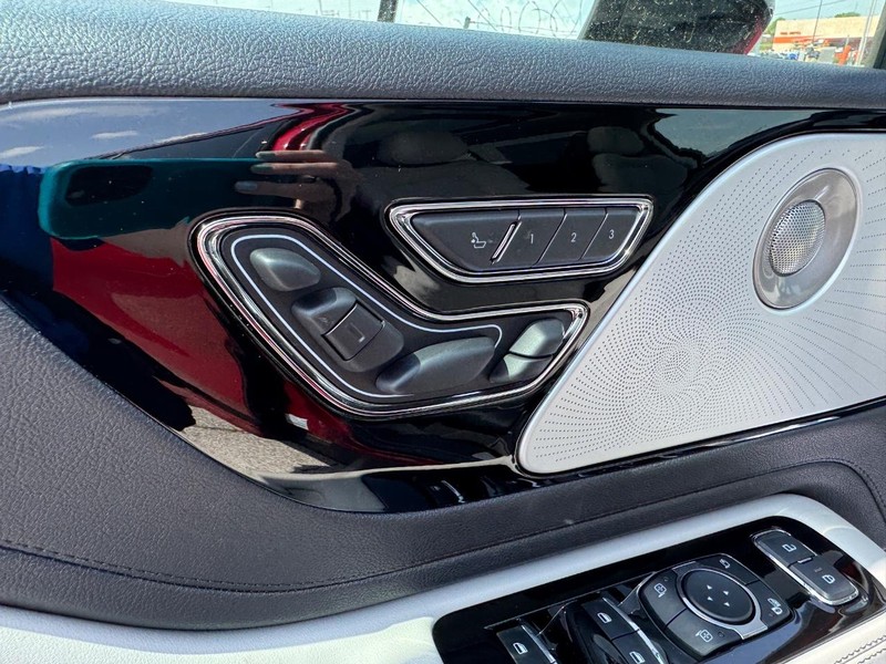 Lincoln Aviator Vehicle Full-screen Gallery Image 21