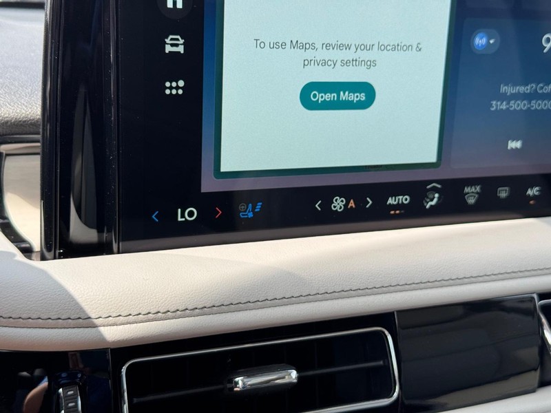 Lincoln Aviator Vehicle Full-screen Gallery Image 25