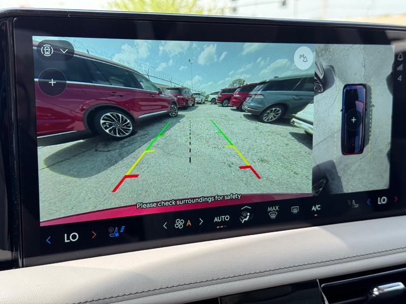 Lincoln Aviator Vehicle Full-screen Gallery Image 26