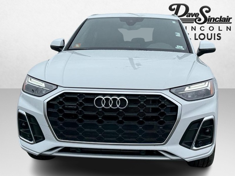 Audi Q5 Vehicle Full-screen Gallery Image 02