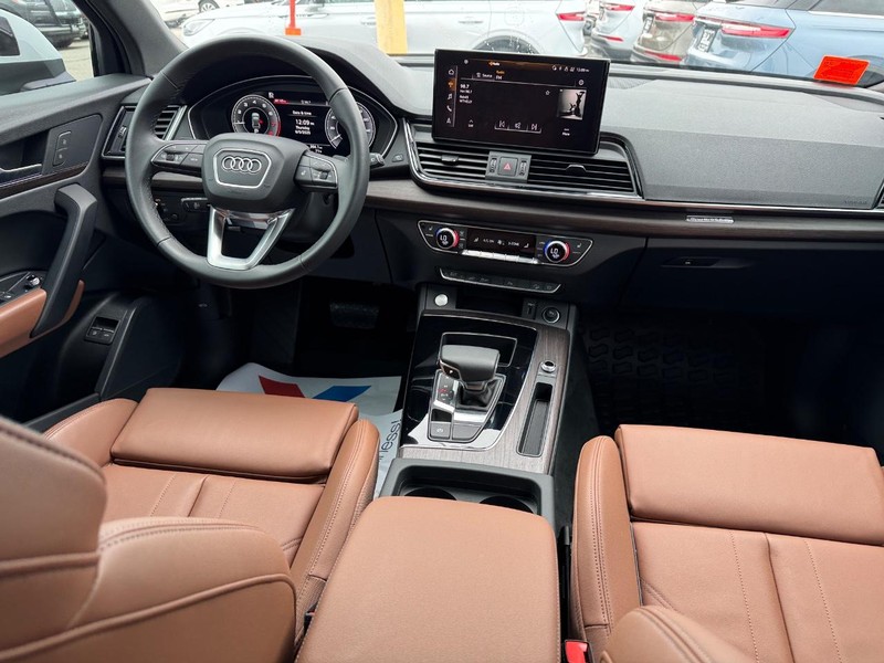 Audi Q5 Vehicle Full-screen Gallery Image 14