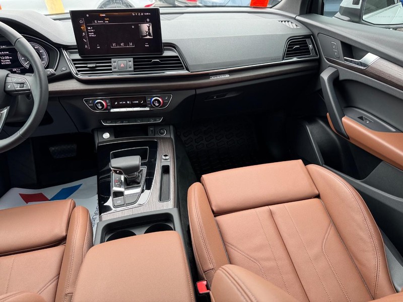 Audi Q5 Vehicle Full-screen Gallery Image 15
