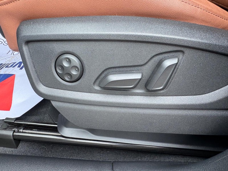 Audi Q5 Vehicle Full-screen Gallery Image 16