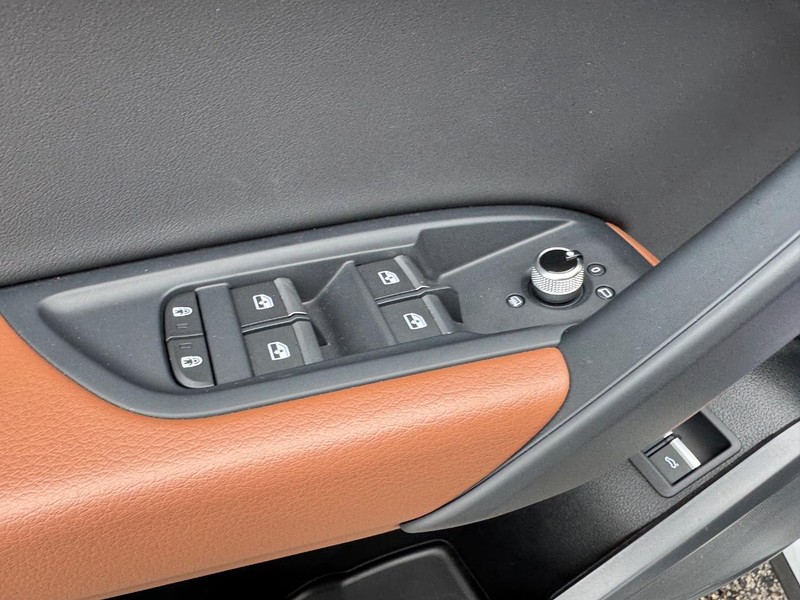 Audi Q5 Vehicle Full-screen Gallery Image 17