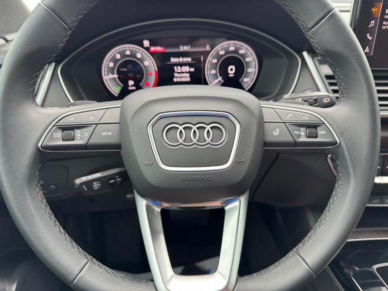 Audi Q5 Vehicle Full-screen Gallery Image 18