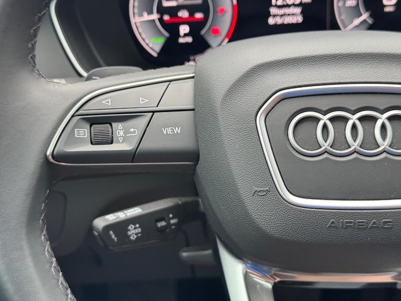 Audi Q5 Vehicle Full-screen Gallery Image 19
