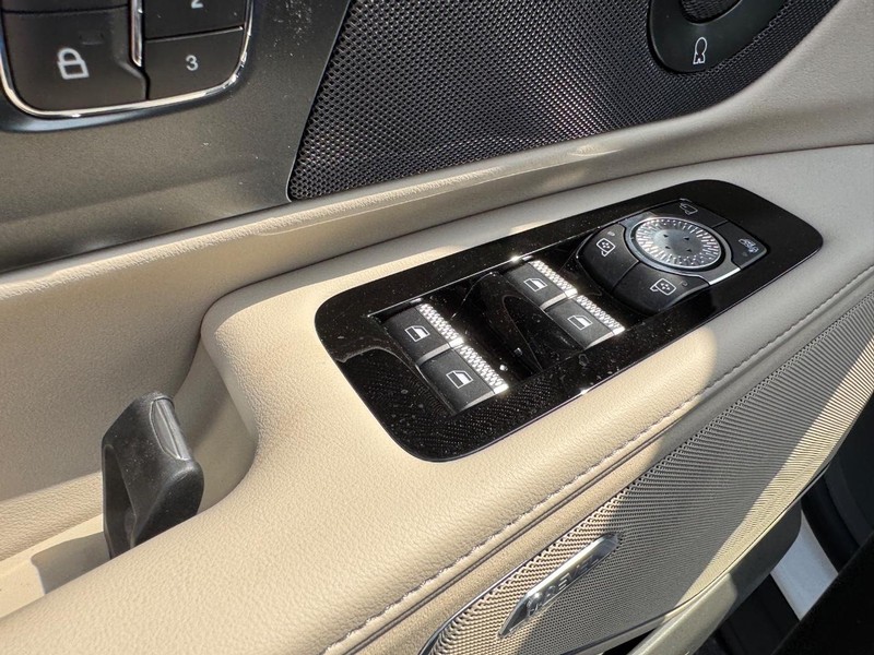 Lincoln Nautilus Vehicle Full-screen Gallery Image 19