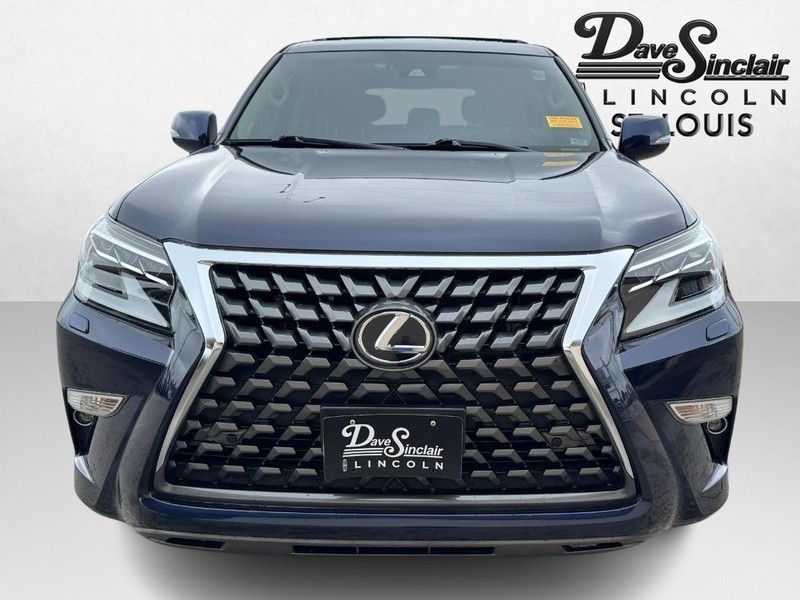 Lexus GX Vehicle Full-screen Gallery Image 02