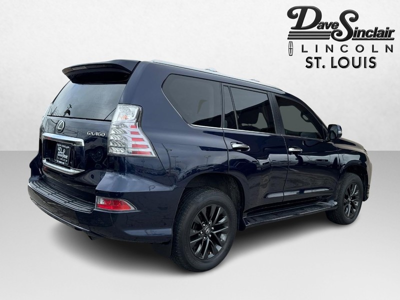 Lexus GX Vehicle Full-screen Gallery Image 05