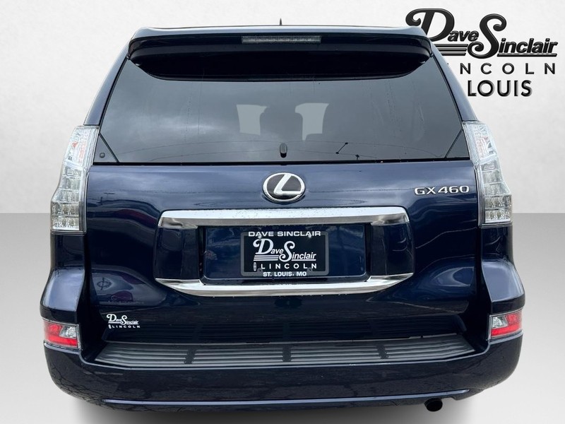 Lexus GX Vehicle Full-screen Gallery Image 06