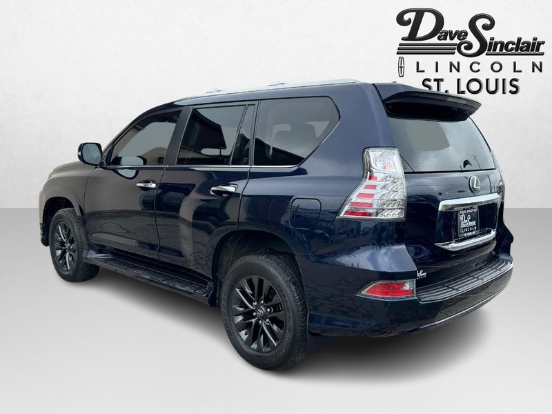 Lexus GX Vehicle Full-screen Gallery Image 07